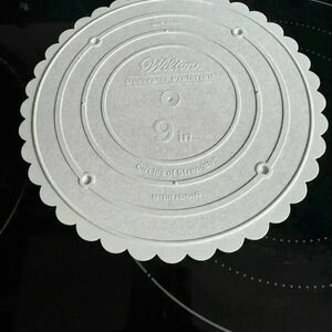 Wilton vintage acrylic cake stand. 9 inches